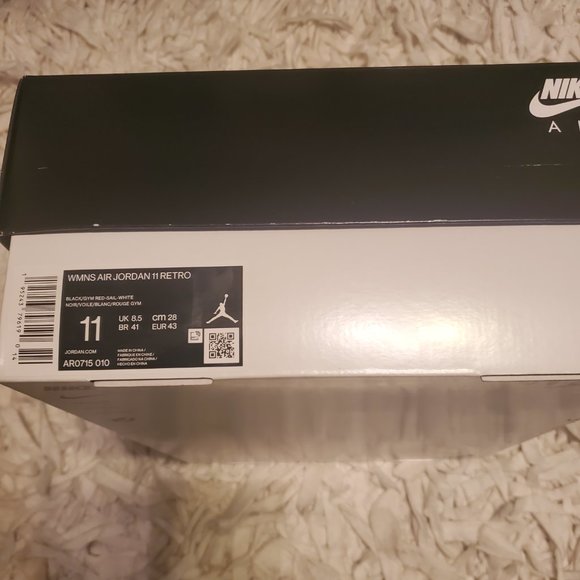 Womens Air Jordan 11 Retro - Picture 3 of 7